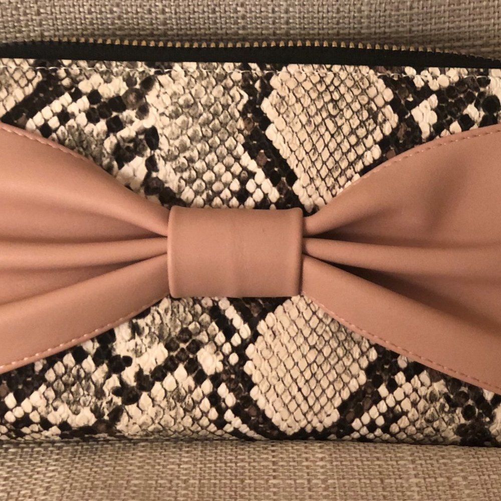 NEW!! Betsey Johnson Bow Wallet
